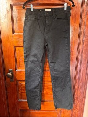 Universal Thread Black High-Rise Ankle Bootcut Jeans– Size 6R